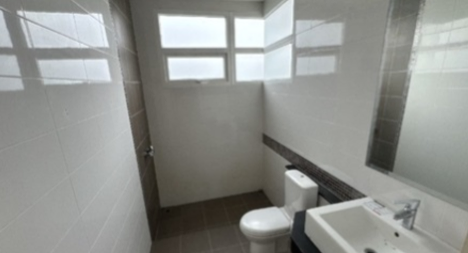 For sale 4 bedrooms house in Si Racha, Chonburi