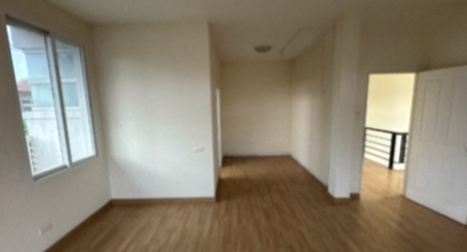 For sale 4 bedrooms house in Si Racha, Chonburi