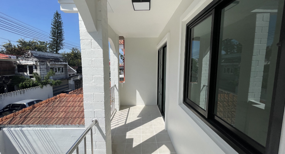 For sale 3 bedrooms townhouse in East Pattaya, Pattaya