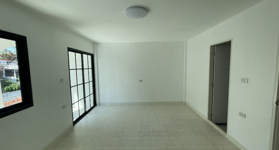 For sale 3 bedrooms townhouse in East Pattaya, Pattaya