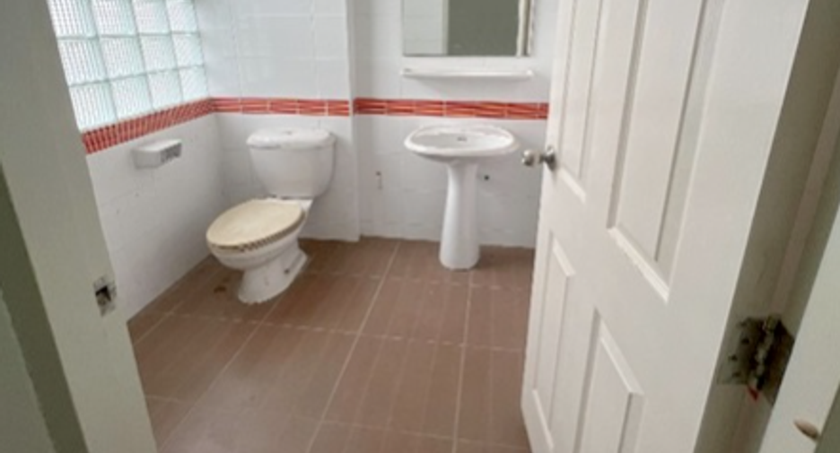 For sale 2 bedrooms house in East Pattaya, Pattaya