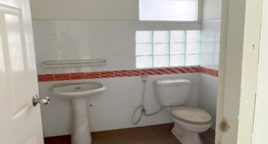 For sale 2 bedrooms house in East Pattaya, Pattaya