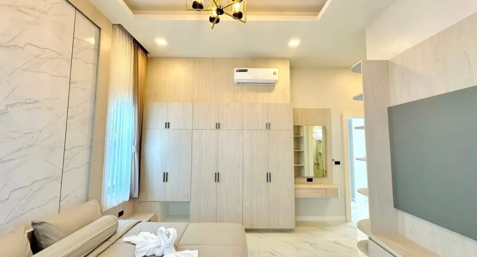 For sale 4 bedrooms villa in East Pattaya, Pattaya