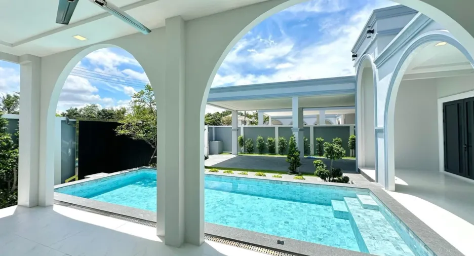 For sale 4 bedrooms villa in East Pattaya, Pattaya