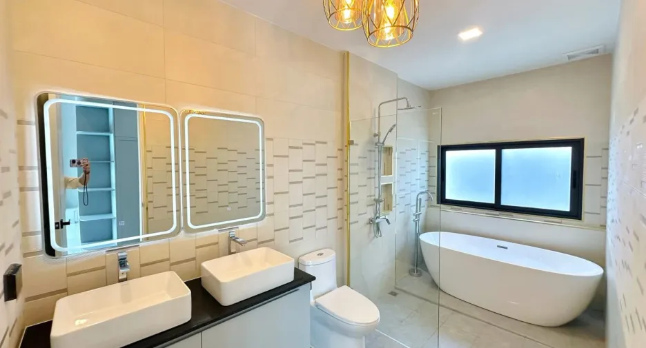For sale 4 bedrooms villa in East Pattaya, Pattaya