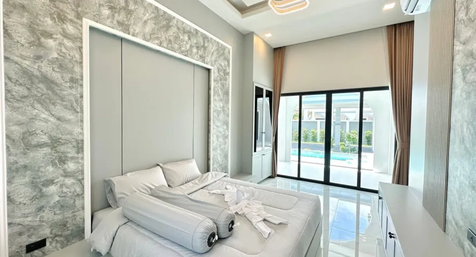 For sale 4 bedrooms villa in East Pattaya, Pattaya