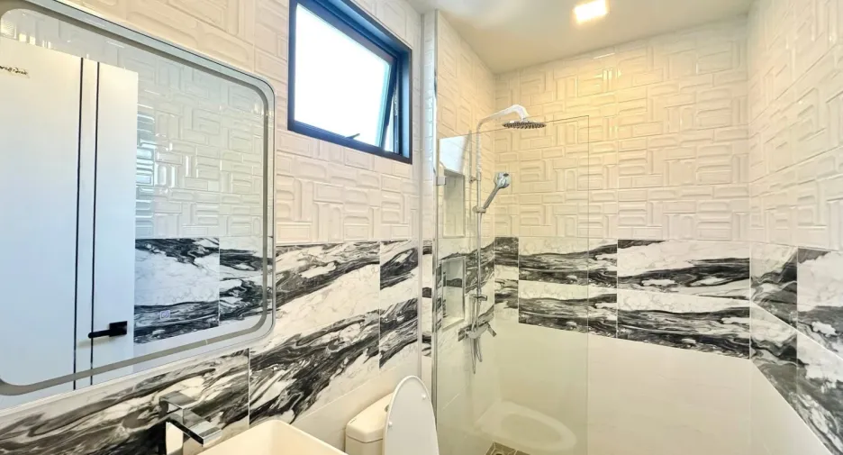 For sale 4 bedrooms villa in East Pattaya, Pattaya