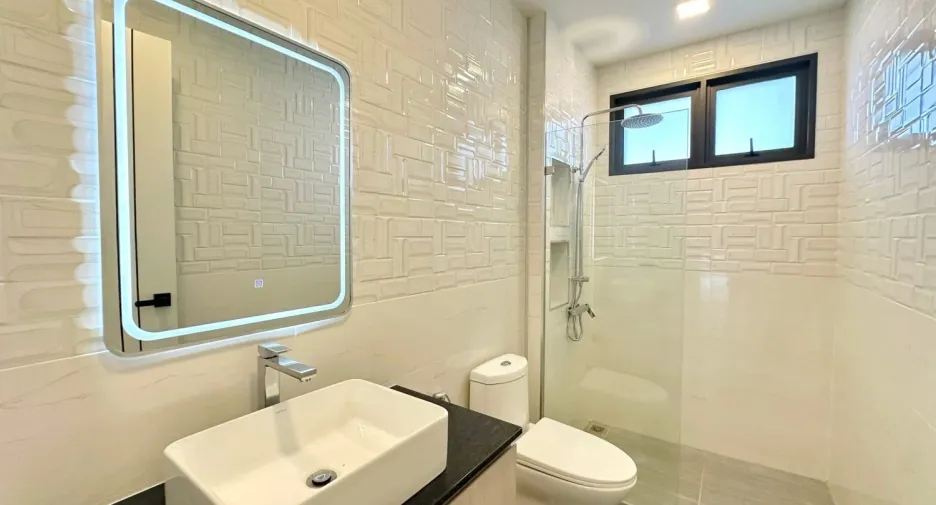 For sale 4 bedrooms villa in East Pattaya, Pattaya