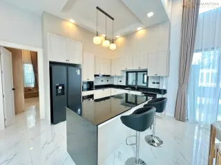 For sale 4 ベッドルーム villa in Bang Lamung, Chonburi