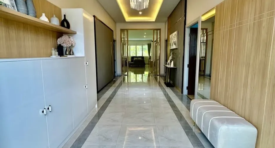 For sale 6 bedrooms villa in Huay Yai, Pattaya