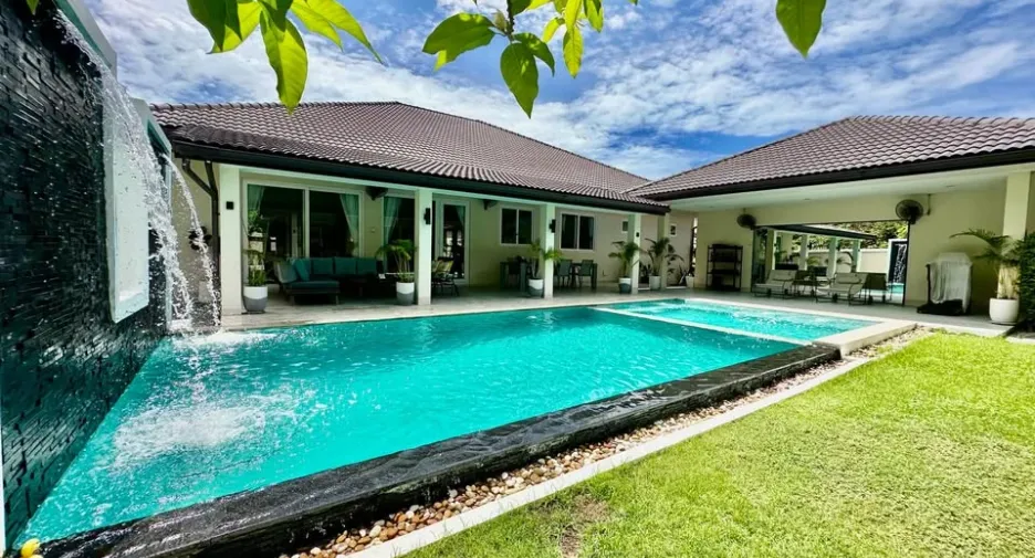 For sale 6 bedrooms villa in Huay Yai, Pattaya