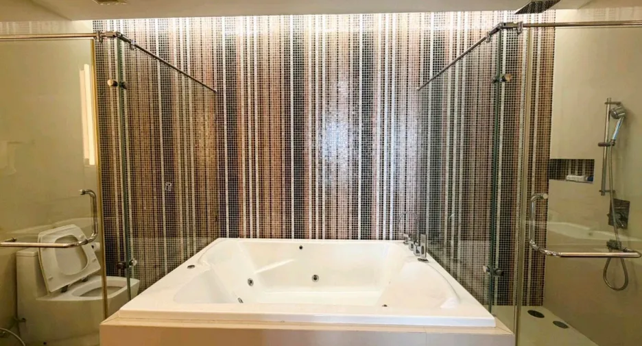 For rent 2 bedrooms condo in North Pattaya, Pattaya