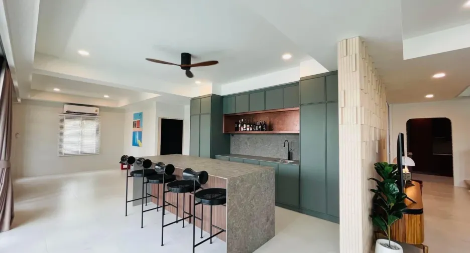 For rent 4 bedrooms villa in Huay Yai, Pattaya
