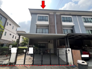 For sale 3 bedrooms townhouse in Bang Kapi, Bangkok