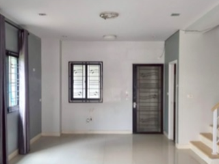 For sale 3 bedrooms townhouse in Bang Kapi, Bangkok