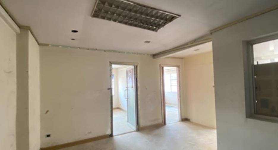 Local comercial en venta de 4 habitaciones en Bang Khae, Bangkok