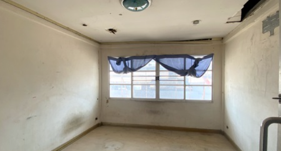 Local comercial en venta de 4 habitaciones en Bang Khae, Bangkok