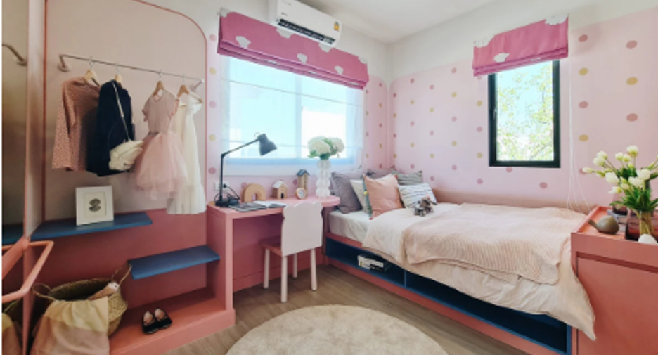 For sale 4 bedrooms townhouse in Bang Sao Thong, Samut Prakan