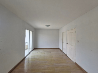 Casa adosada en venta de 2 habitaciones en Pluak Daeng, Rayong
