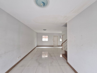 Casa adosada en venta de 2 habitaciones en Pluak Daeng, Rayong