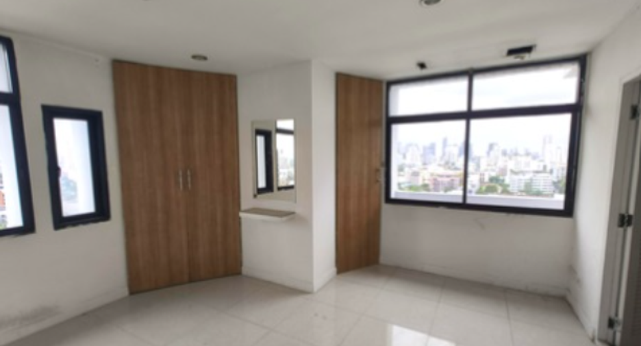 For sale 2 bedrooms condo in Watthana, Bangkok