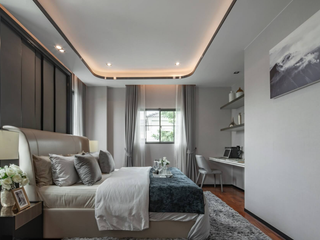 For sale 5 bedrooms house in Thawi Watthana, Bangkok