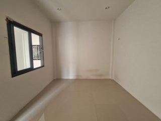 Casa adosada en venta de 2 habitaciones en Pluak Daeng, Rayong