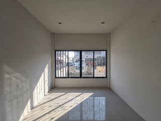 Casa adosada en venta de 2 habitaciones en Pluak Daeng, Rayong