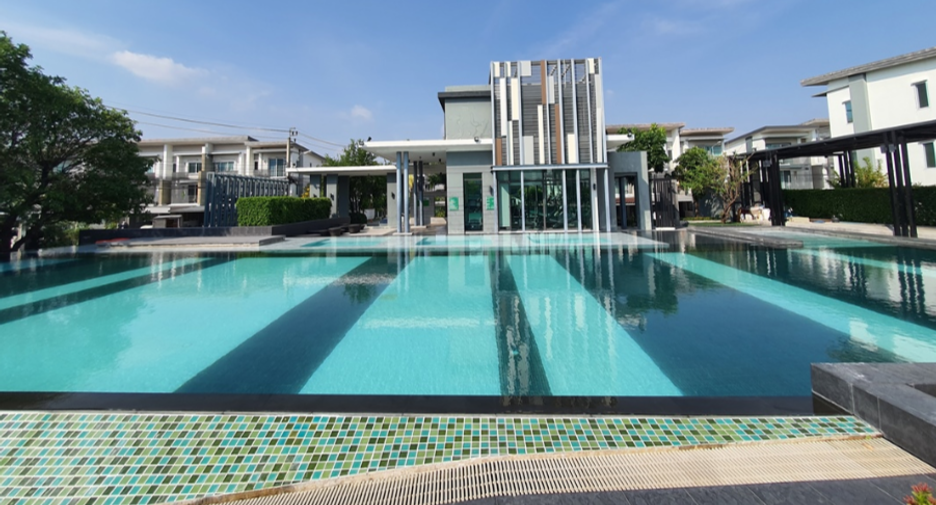 For sale 3 bedrooms townhouse in Bang Kapi, Bangkok