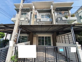 For sale 3 bedrooms townhouse in Bang Kapi, Bangkok