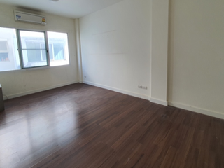 For sale 3 bedrooms townhouse in Bang Kapi, Bangkok