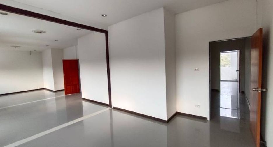 For sale 1 bed retail Space in Mueang Nakhon Ratchasima, Nakhon Ratchasima