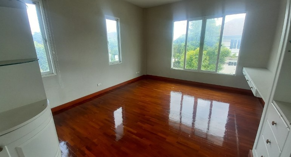 Haus zum Kauf mit 3 Zimmer in Bang Kruai, Nonthaburi