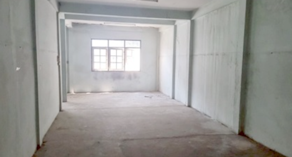 Local comercial en venta de 3 habitaciones en Yan Nawa, Bangkok