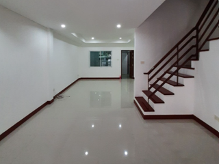出售 4 卧室 联排别墅 在 Pak Kret, Nonthaburi