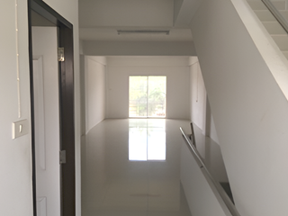 À vendre 20 chambres local commercial à Si Racha, Chonburi