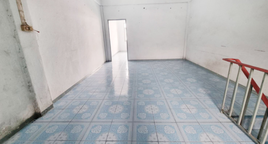 À vendre 1 chambre local commercial à Bang Khun Thian, Bangkok