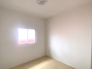 Casa adosada en venta de 3 habitaciones en Pluak Daeng, Rayong