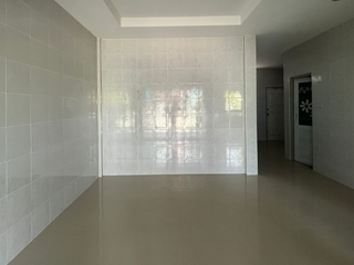 出售 2 卧室 独立屋 在 Phanat Nikhom, Chon Buri