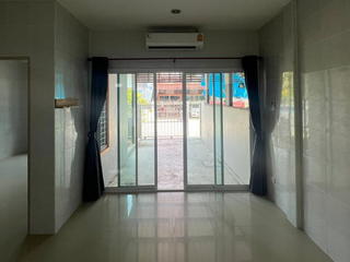 出售 2 卧室 独立屋 在 Phanat Nikhom, Chon Buri