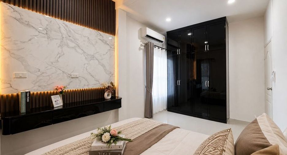 For rent 5 bedrooms villa in East Pattaya, Pattaya