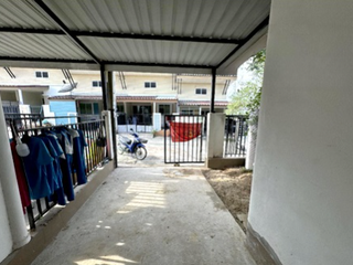 出售 1 卧室 联排别墅 在 Si Racha, Chon Buri