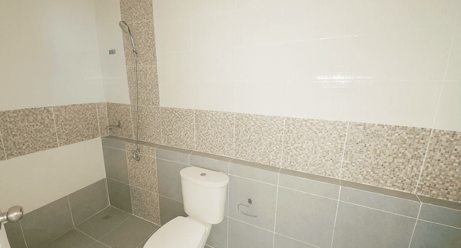 For sale 3 ベッドルーム townhouse in Pluak Daeng, Rayong
