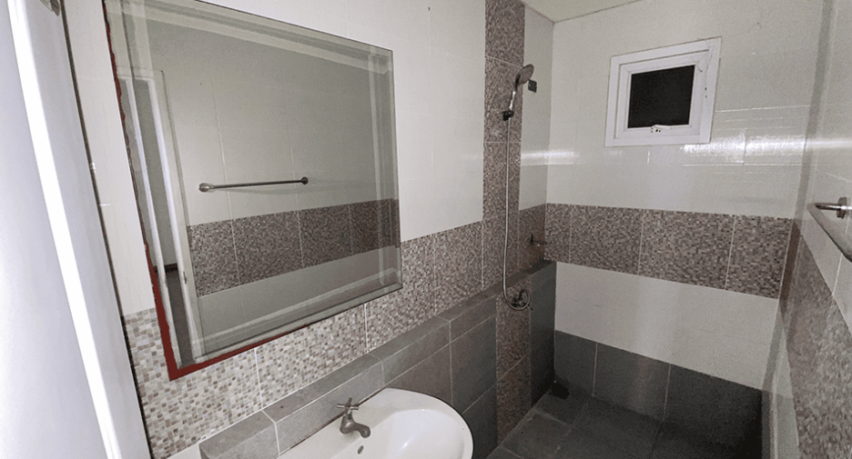 For sale 3 ベッドルーム townhouse in Pluak Daeng, Rayong