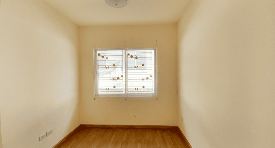 For sale 3 ベッドルーム townhouse in Pluak Daeng, Rayong