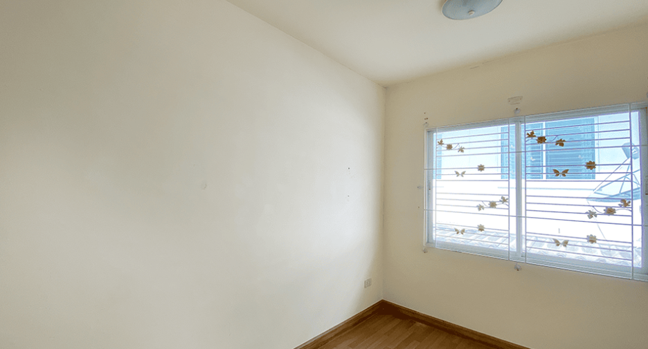 For sale 3 ベッドルーム townhouse in Pluak Daeng, Rayong