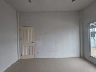 Casa adosada en venta de 2 habitaciones en Pluak Daeng, Rayong