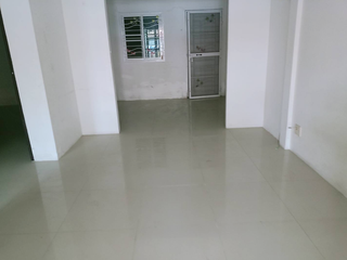 Casa adosada en venta de 2 habitaciones en Pluak Daeng, Rayong