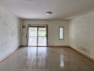 À vendre 3 chambres maison de ville à Pluak Daeng, Rayong