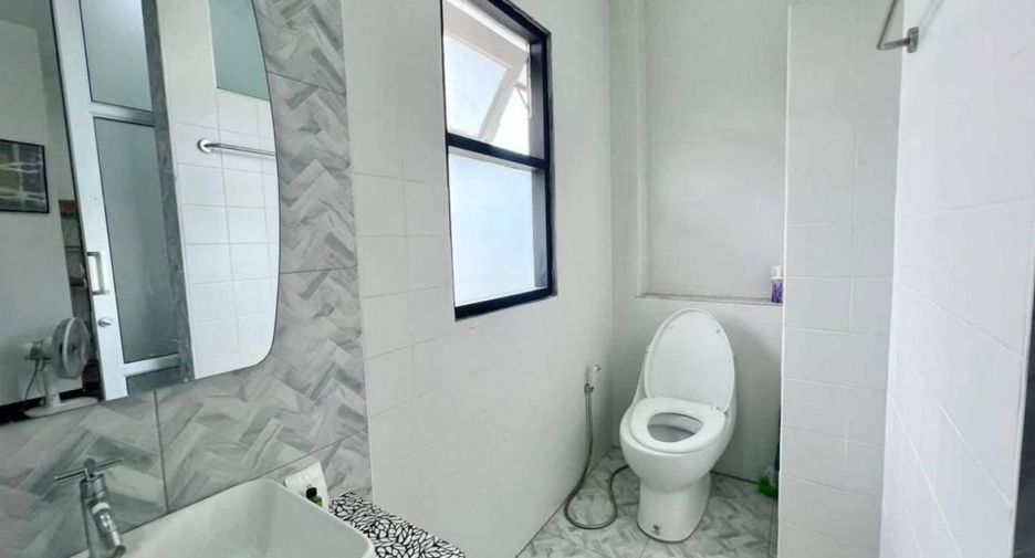 For rent 4 bedrooms house in Bang Lamung, Chonburi